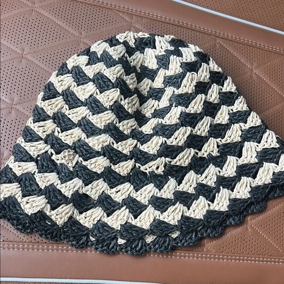 Kate Spade Black and Cream paper Hat - Picture 4 of 11